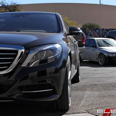 22 inch Staggered Vossen VFS1 Gloss Silver Brushed Face on a 2015 Mercedes Benz S550 w/ Specs