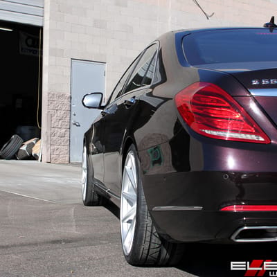 22 inch Staggered Vossen VFS1 Gloss Silver Brushed Face on a 2015 Mercedes Benz S550 w/ Specs