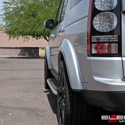 22x9 Lexani CSS-15 Gloss Black w/ Machined tips on a 2015 Land Rover LR4 w/ Specs