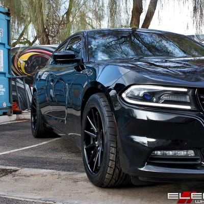 20 inch Staggered Ferrada FR4 Matte Black w/ Gloss Black Lip on a 2016 Dodge Charger w/ Specs