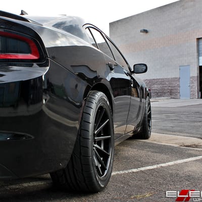 20 inch Staggered Ferrada FR4 Matte Black w/ Gloss Black Lip on a 2016 Dodge Charger w/ Specs