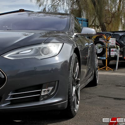 21 inch Staggered Ace Alloy Mesh-7 Gloss Mica Gray Milled on a 2016 Tesla Model S w/ specs