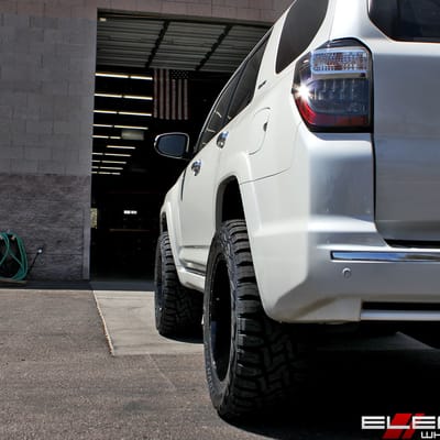 20x10 Fuel Off-Road Sledge Matte Black w/ Gloss Black Lip on a 2016 Toyota 4Runner Limited w/ Specs