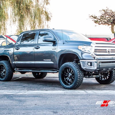 22 inch Fuel Off Road Sledge Gloss Black on 2017 Toyota Tundra w/ Specs