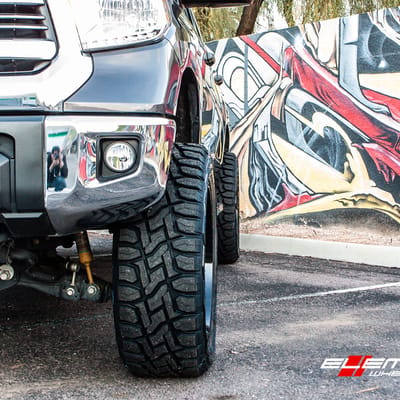 22 inch Fuel Off Road Sledge Gloss Black on 2017 Toyota Tundra w/ Specs