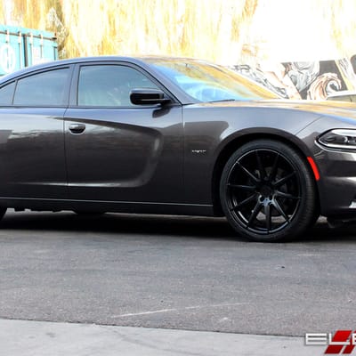 22x9 Verde V20 Insignia Satin Black on a 2017 Dodge Charger RT w/ Specs