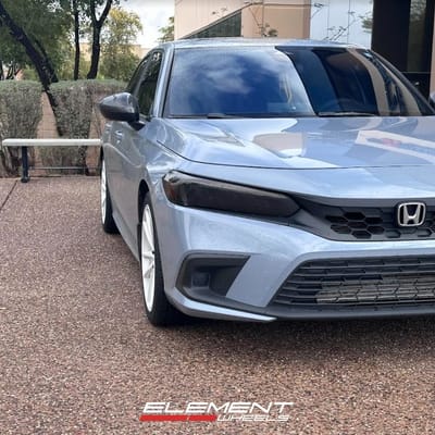 18 Inch Konig Ovsersteer in White on a 2022 Honda Civic
