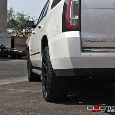 22x9.5 DUB Shot Calla Gloss Black S219 on a 2017 GMC Yukon w/ Specs
