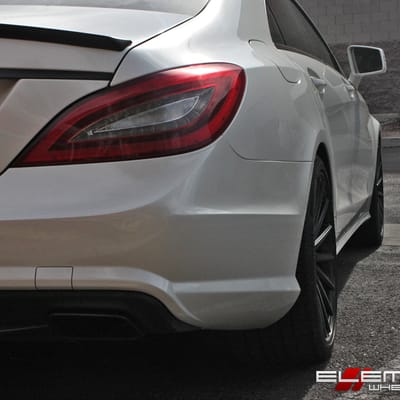 19 in staggered Vossen VFS2 Gloss Graphite (Flow Formed) on a 2014 Mercedes Benz CLS C Class/ W Specs