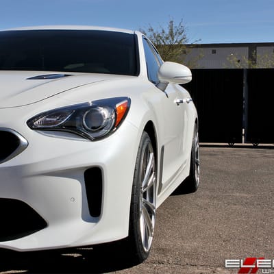 20 inch Staggered Ace Alloy Aspire Hypersilver w/ Machined Face on a 2018 Kia Stinger w/ Specs