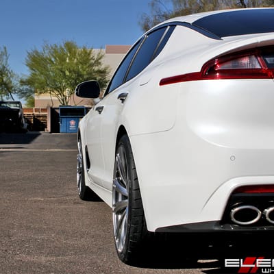 20 inch Staggered Ace Alloy Aspire Hypersilver w/ Machined Face on a 2018 Kia Stinger w/ Specs