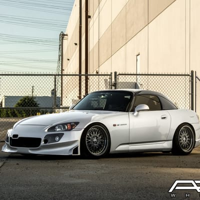 18x9.5 ARC ARO1 Gloss Black with Gold Rivets on Honda S2000 AP2