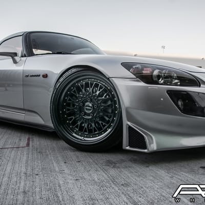 18x9.5 ARC ARO1 Gloss Black with Gold Rivets on Honda S2000 AP2