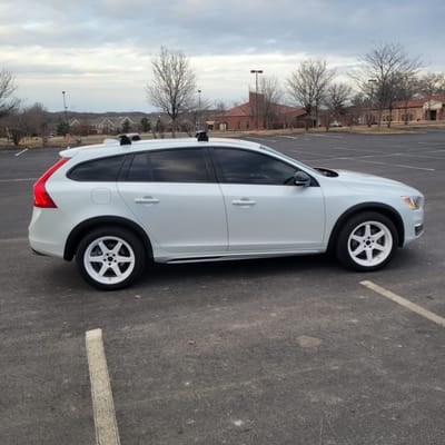 18 inch Vors TR37 in White on a 2016 Volvo S60