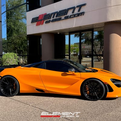 20/21 Double Staggered Variant Aure Satin Black on a 2021 McLaren 720s