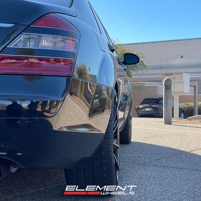 22 Staggered Curva Concept CFF46 in Gloss Black on a 2007 Mercedes S 600
