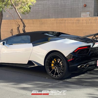 20 inch Staggered Variant Aure in Gloss Black on a 2018 Lamborghini Huracan