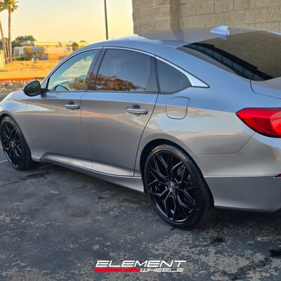 20 inch Select S105 Syndicate in Gloss Black Machined Dark Tint on a 2020 Honda Accord