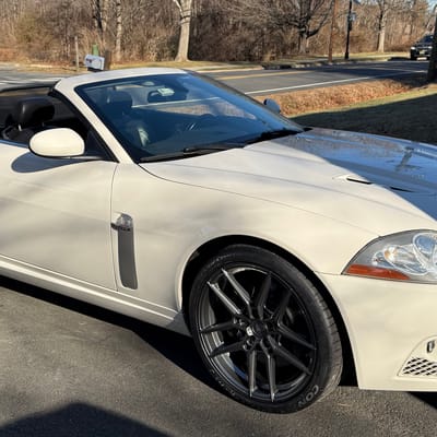 20 inch Staggered Variant Helium's in Gloss Gunmetal on a 2007 Jaguar XKR