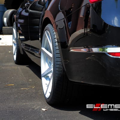 20 Inch Staggered Silver/Machined Vertini Cadenza on Kia Cadenza w/ specs