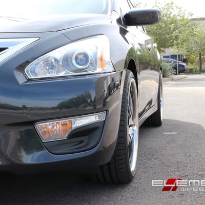 20 inch Helo HE875 Chrome with Gloss Black Accents on 2015 Nissan Altima w/ Specs