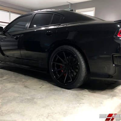 22 inch Staggered Ferrada FR4 Matte Black w/ Gloss Black Lip on a 2017 Dodge Charger w/ Specs