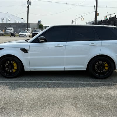 22 inch Savini SV-F1 in Gloss Black on a 2018 Range Rover SVR