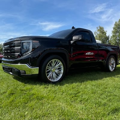 Replica C23's in Gloss Silver Machined on a 2023 GMC Sierra 1500