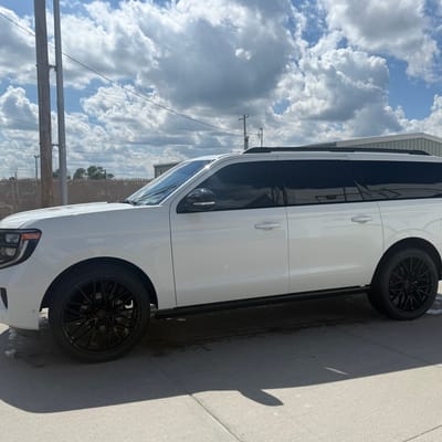 24 inch TIS Motorsports 506B in Gloss Black on a 2025 Ford Expedition