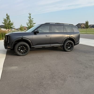 20x8.5 Raceline 159B Spike Gloss Black on 2027 Kia Telluride