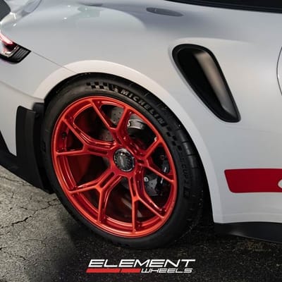 20/21 Double Staggered Magnesium GW9 in Pyro Red on a 992 GT3RS