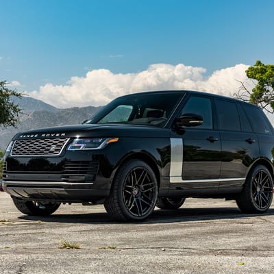 22x10.5 Curva Concepts C300 Gloss Black on Range Rover
