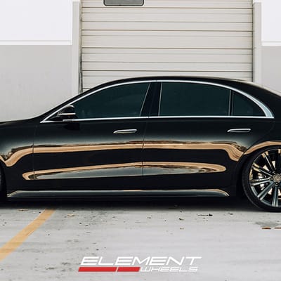 22" Staggered Avant Garde Vanguard on 2023 Mercedes S580 S-Class Lowered