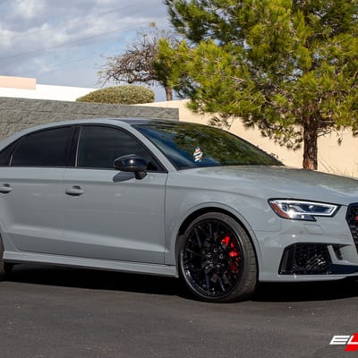 19 inch Staggered Variant Radon Gloss Piano Black on a 2020 Audi RS3