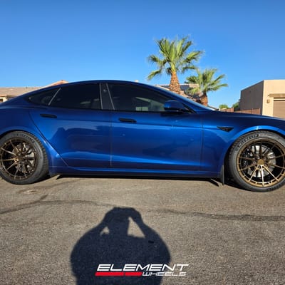 20 inch Variant Aure in Gloss Bronze on a 2022 Tesla Model S Plaid