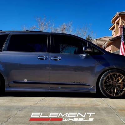 20 inch Rohana RFX17 in Gloss Bronze on a 2019 Toyota Sienna