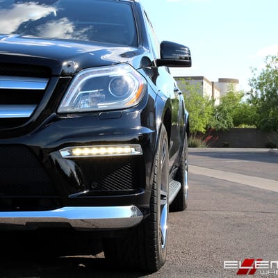 Lexani R05 Black/Machined w/ Chrome Lip on 2014 Mercedes GL550 w/ Specs