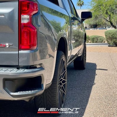 24 Inch Niche Calabria in Matte Black Machined Dark Tint on a 2019 Chevrolet Silverado 1500
