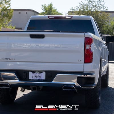 18 inch Moto Metal MO993 Gloss Black Milled on a 2021 Chevrolet Silverado 1500