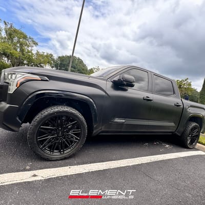 22 inch Vossen HF6-5 Gloss Black (Hybrid Forged) (Deep Concave) on a 2024 Toyota Tundra Non-TRD Pro