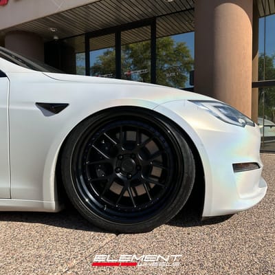 Staggered 21 inch Variant Formula Satin Black Center, Gloss Black Outer, Blue Fasteners on a 2021 Tesla Model S