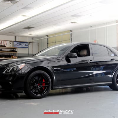 19 inch Staggered Variant Xenon Satin Black on a 2014 Mercedes Benz E63 AMG
