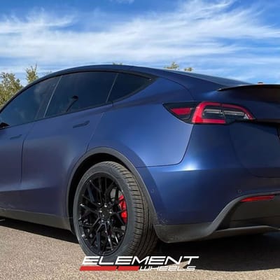 20 inch Variant Radon Gloss Piano Black on a 2020 Tesla Model Y