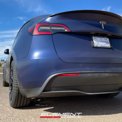 20 inch Variant Radon Gloss Piano Black on a 2020 Tesla Model Y