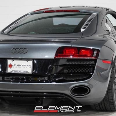 Staggered 20 Inch Vossen HF-5 Matte Gunmetal on a 2010 Audi R8