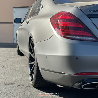 22 inch Staggered Vossen VSF1 on a Lowered 2018 Maybach S560