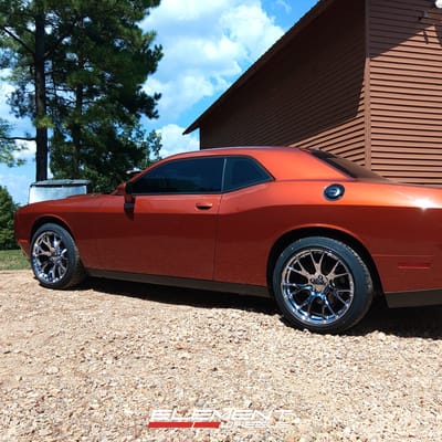20 inch Dodge Hellcat Replica Wheel FR70 in Chrome on a 2020 Dodge Challenger