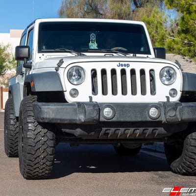 18 inch  Fuel Off-Road Vapor All Matte Black D560 on 2014 Jeep Wrangler JK 2dr Sport