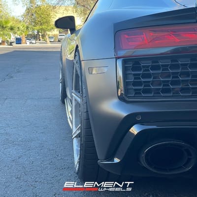 20 and 21 inch Staggered Ferrada FR7 in Machine Silver on a 2021 Audi R8