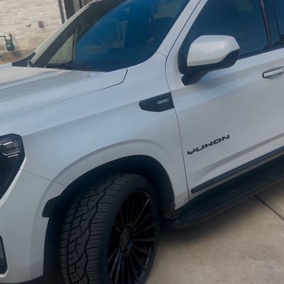 24 Koko Kuture Urfa FF in Gloss Black on a 2023 GMC Yukon